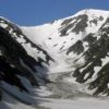 石転ビ沢の雪渓の雪は、例年になく少なめです