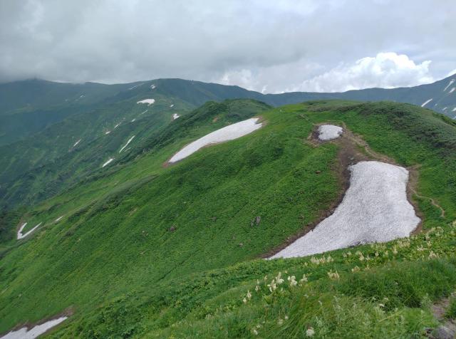 稜線の残雪状況(2021.07.26　飯豊山・天狗平ロッジ)