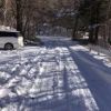 裏登山道の駐車場までの道路は凍結、積雪があります。車でお越しの方はスタッドレスタイヤが必要です