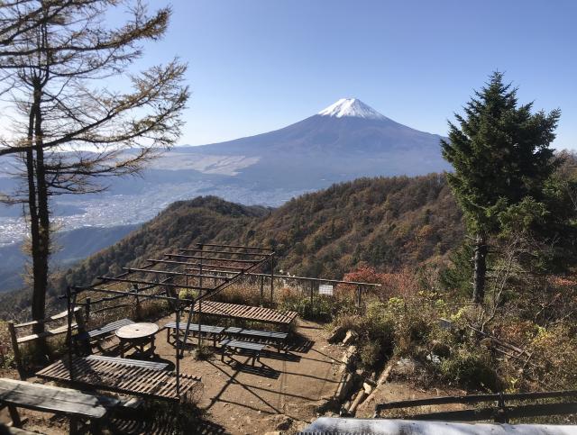 冠雪した富士山が美しい