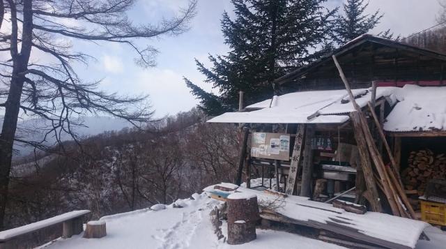 1月9日、積雪後の小屋周辺の様子