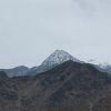 雪をまとい始めた北岳。この日、甲斐駒ヶ岳山頂も初雪