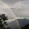 夕立が収まった後に外に出たら、鳳凰山に二重の虹が掛かっていました