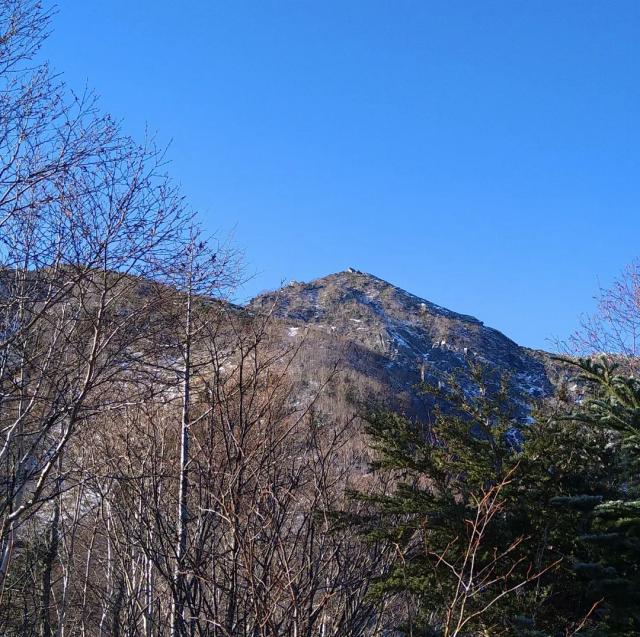 本日は穏やかな朝ですが、12月の3000m級山岳、装備は万全に