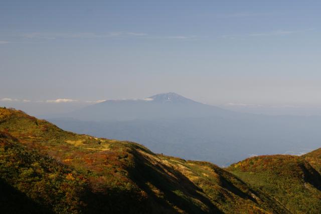 村山葉山より鳥海山を望む 村山葉山 みんなの写真館 ヤマケイオンライン Yamakei Online 山と溪谷社