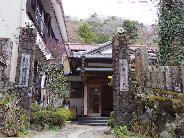 丹沢・大山の周辺、こま参道の入り口に建つ和仲荘
