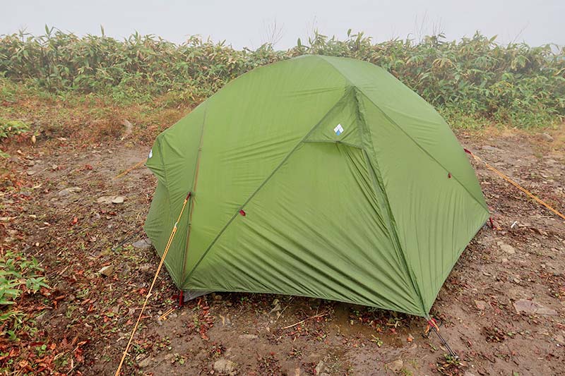 快適性を重視したモンベルの最新テント「ルナドーム2型」を、仙ノ倉山
