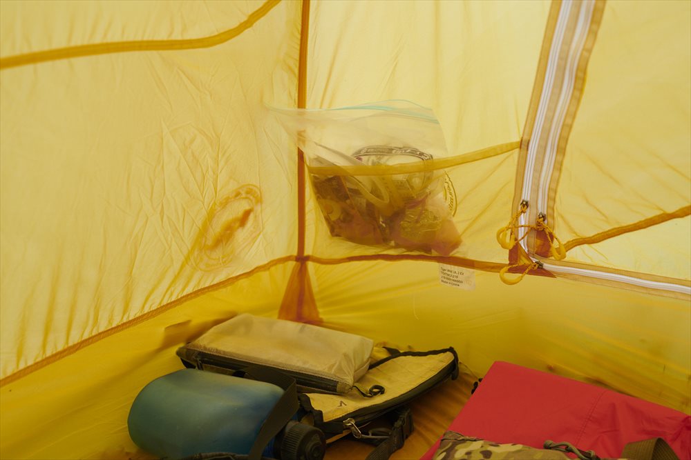 快適なテント生活には内部のレイアウトも重要 テント泊登山の基本テクニック Yamaya ヤマケイオンライン 山と渓谷社