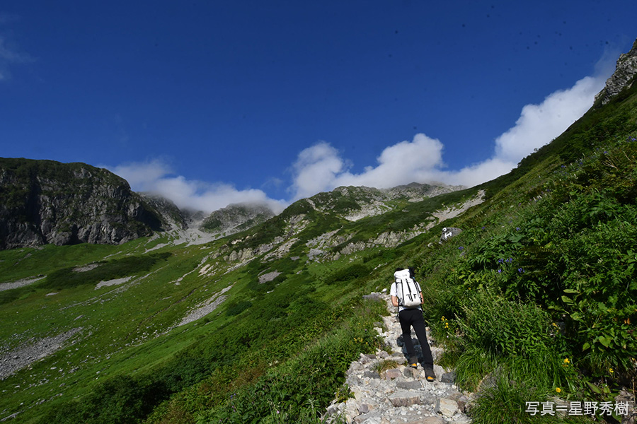 夏山登山を快適に！ 酷暑を乗り切る高機能ウェア10選 - 山と溪谷オンライン