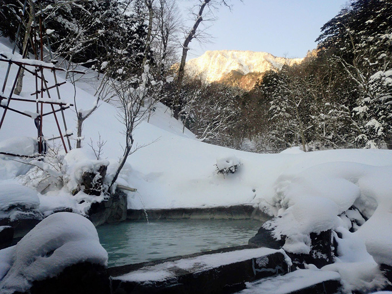 雪を見ながらの露天風呂