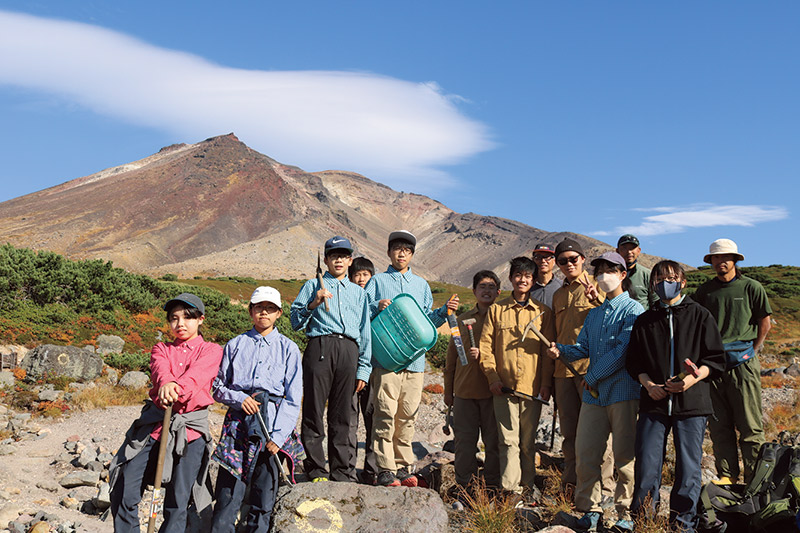 「東川町大雪山愛護少年団」を中学生から募り自然保護活動を行なう