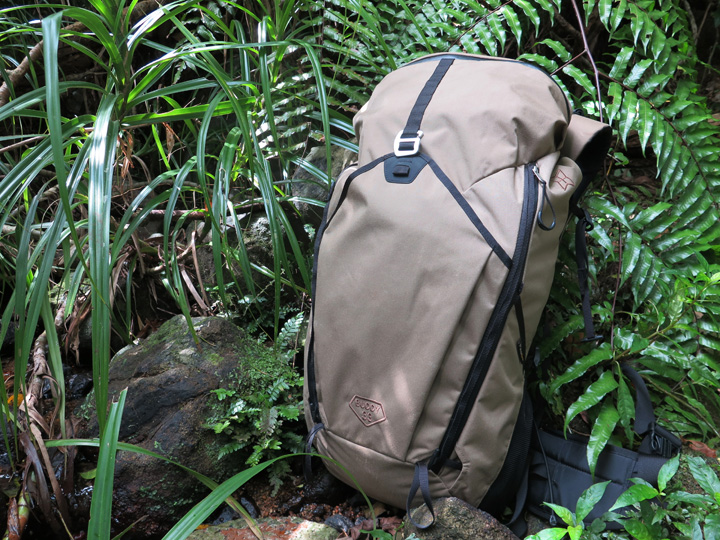 新発想のデイパックを亜熱帯ジャングルの山でインプレ 