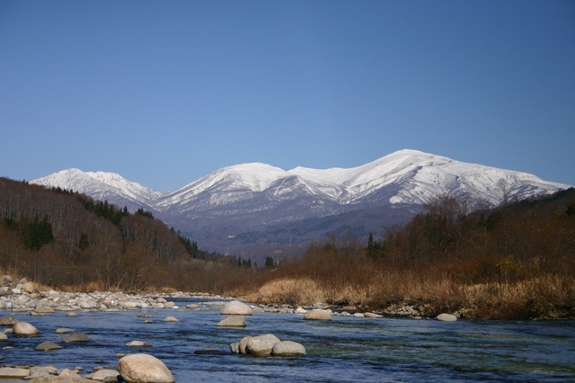 月山 がっさん 標高1 984ｍ 東北 出羽三山 Yamakei Online 山と溪谷社