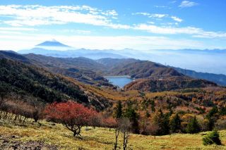 紅葉の山へ行こう 紅葉登山の紅葉スポット 山域 地域別 最適期 とおすすめポイントを紹介 南関東 Yamakei Online 山と渓谷社