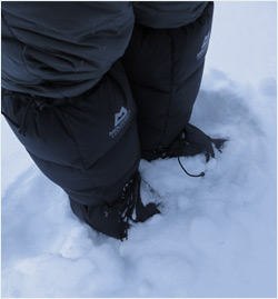 厳冬期テント泊で、暖か象足にほっこり マウンテンイクイップメント／ライトライン・ダウン・ブーツ[アクシーズクイン] - 山と溪谷オンライン
